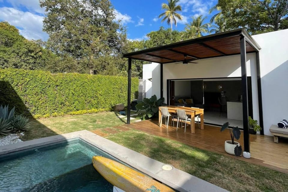 Patio, Spring, Day, Garden, Dining area, Garden view, Swimming pool