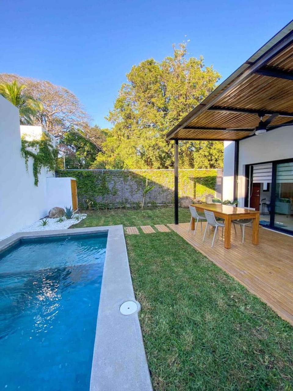 Property building, Patio, Day, Garden, Garden view, Pool view, Swimming pool, sunbed