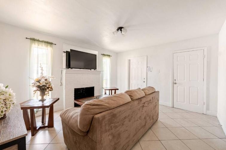 Communal lounge/ TV room, TV and multimedia, Living room, Seating area, Evening entertainment