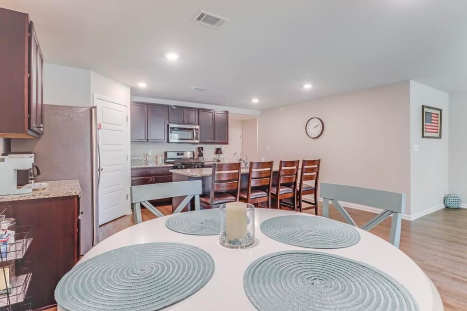 Pelican Grove House in Long Beach