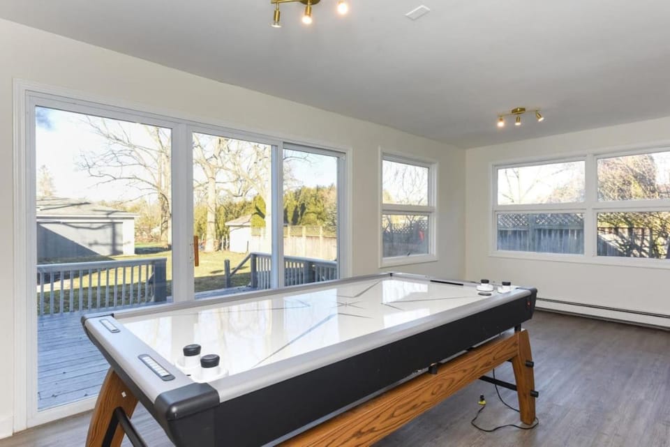 Art Deco Home 3 Min to UOFM House in Ann Arbor