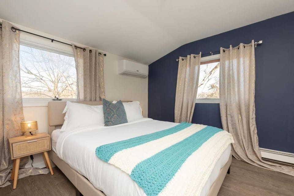 Art Deco Home 3 Min to UOFM House in Ann Arbor