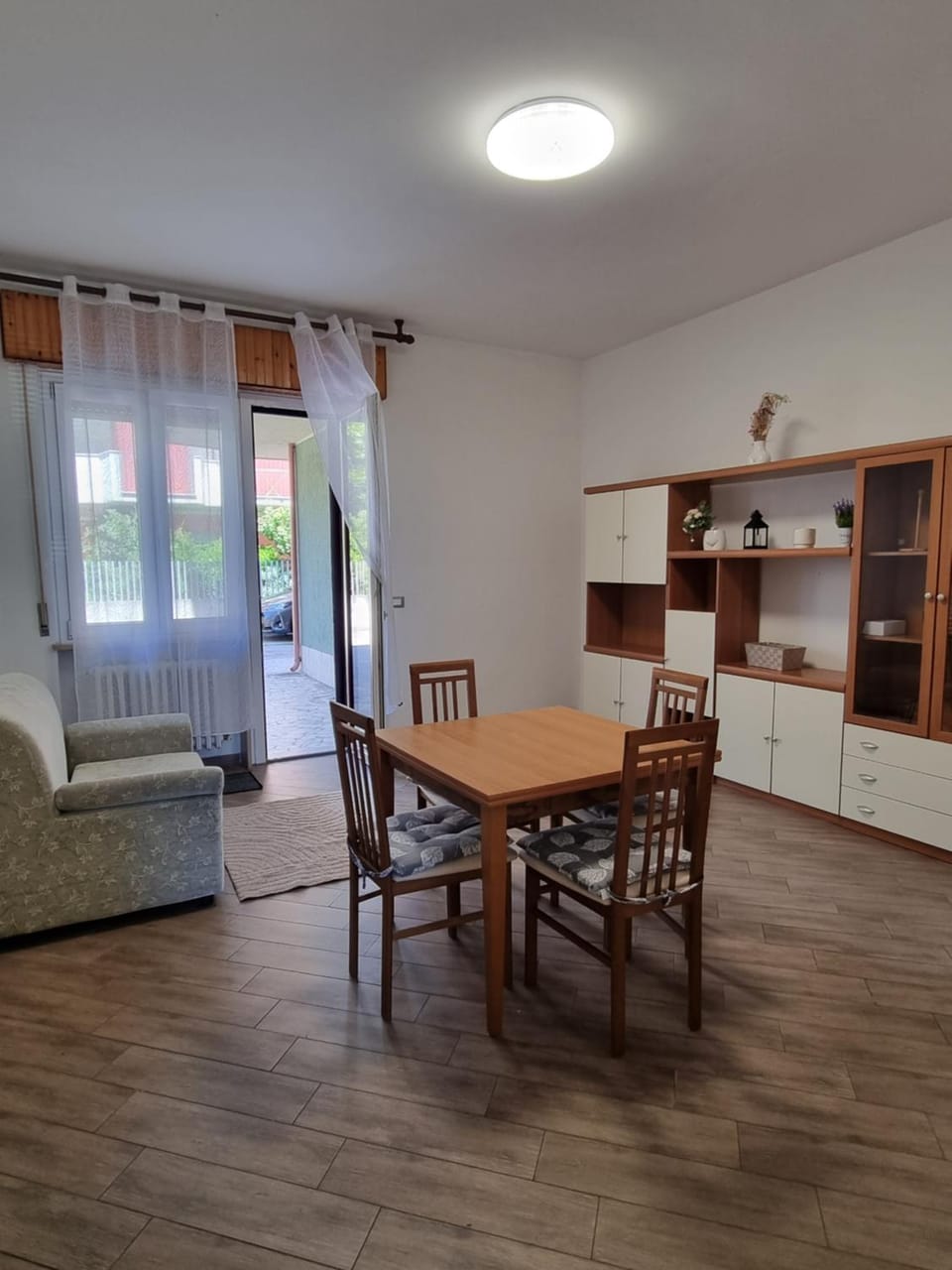 Living room, Seating area, Dining area