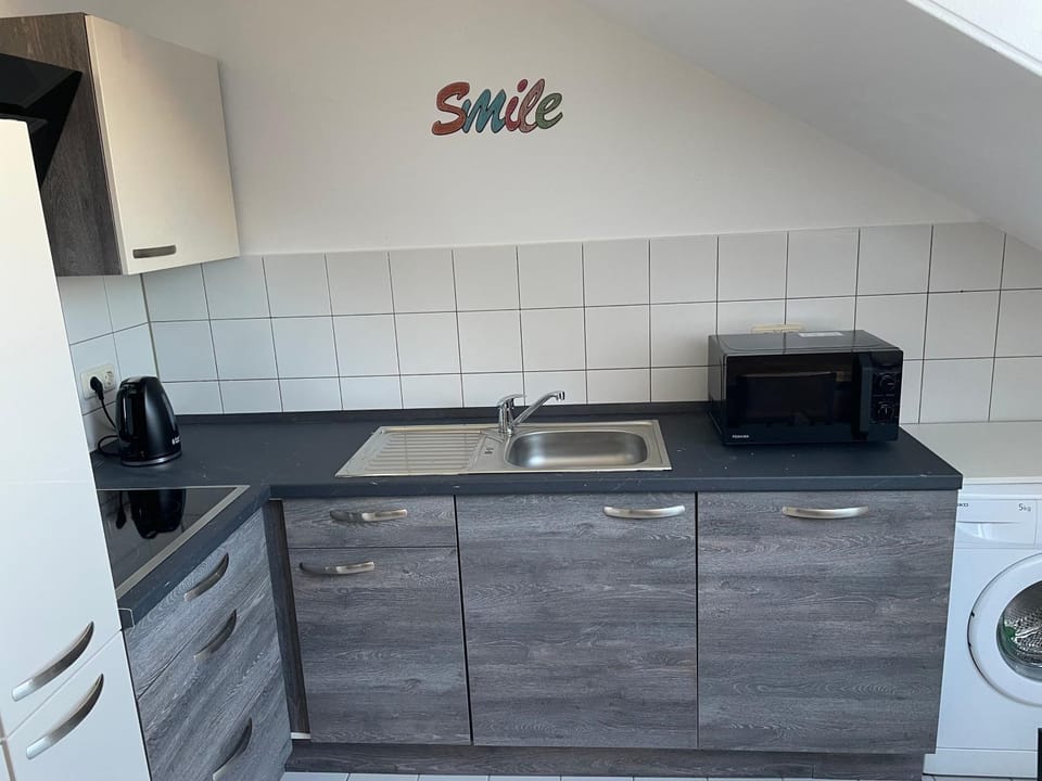 3x Einzelzimmer mit Smart TV, Balkon, Parkplatz, Fahrstuhl, free WIFI Apartment in Leipzig