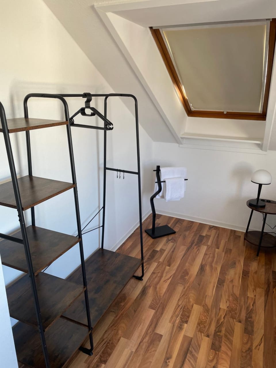 3x Einzelzimmer mit Smart TV, Balkon, Parkplatz, Fahrstuhl, free WIFI Apartment in Leipzig