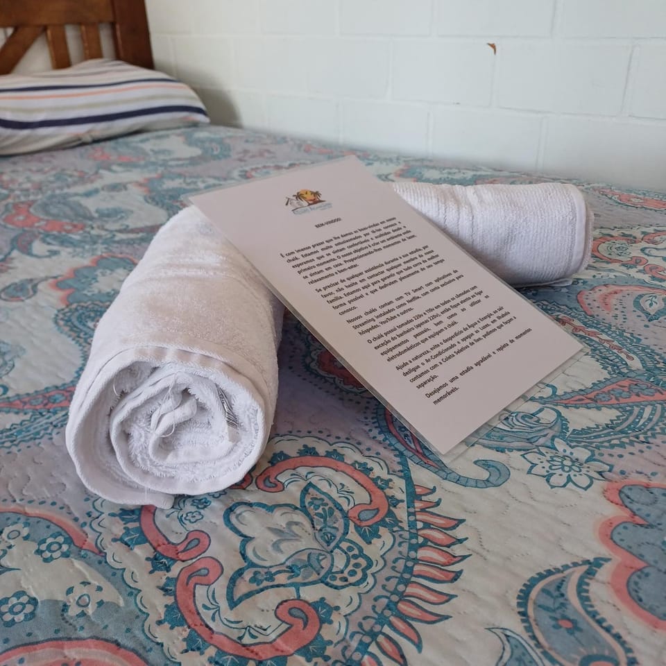 Bed, towels