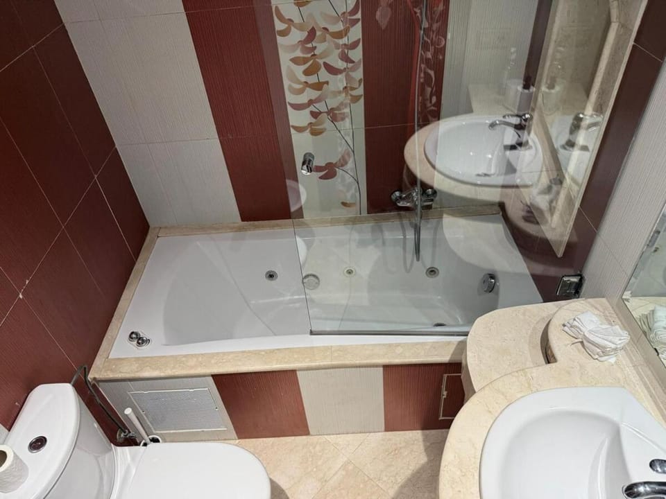 Toilet, Bathroom, Bath, bidet, towels