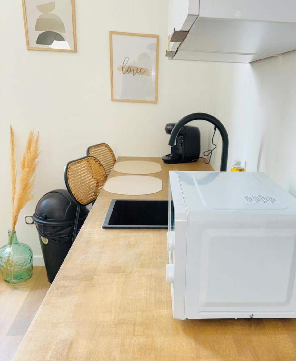 Kitchen or kitchenette, Seating area