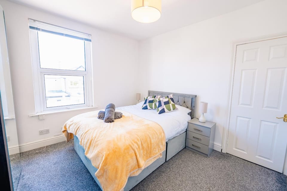 Bed, Photo of the whole room, Bedroom, towels, wardrobe