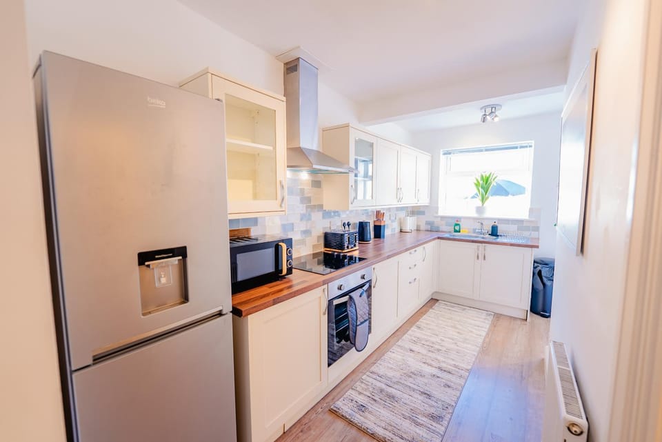 Kitchen or kitchenette, dishwasher, minibar, oven, pet friendly, stove, toaster
