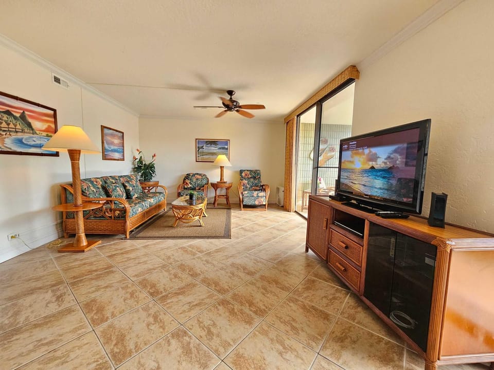 White Sands Village Condo with Ocean View House in Big Island