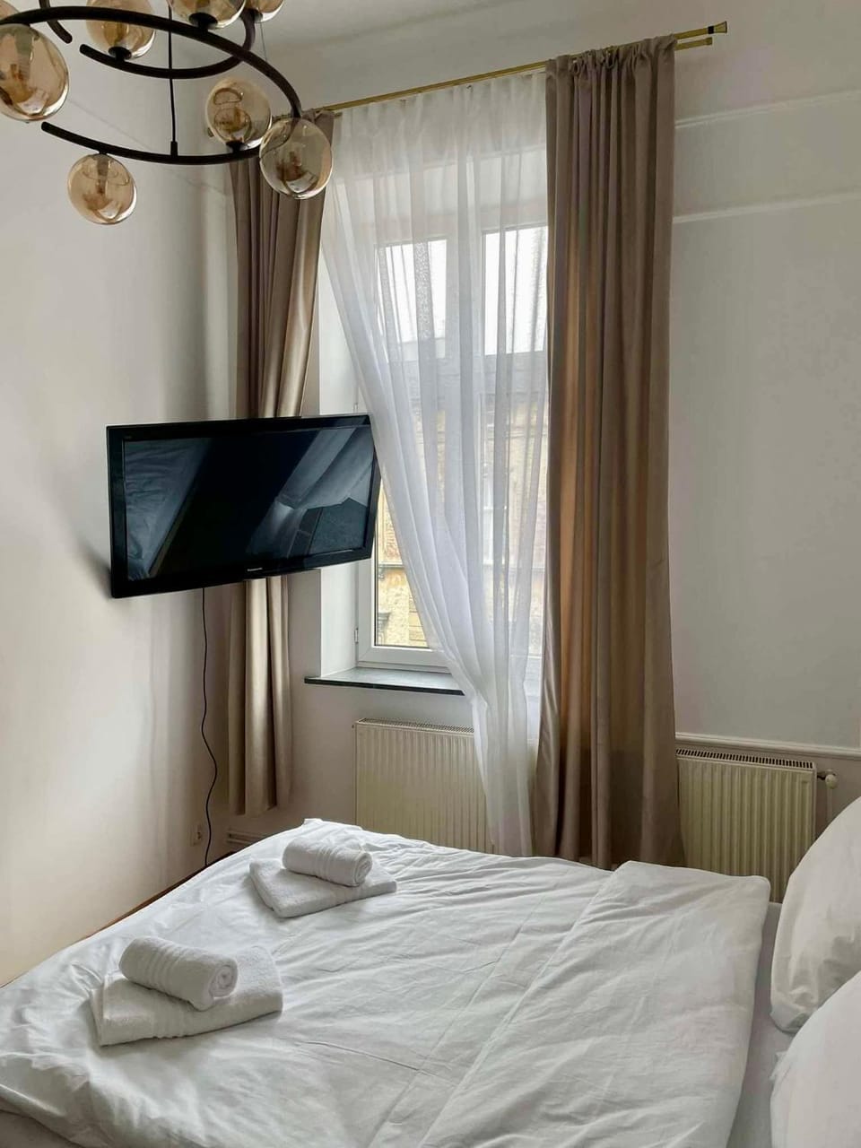 TV and multimedia, Photo of the whole room, Bedroom