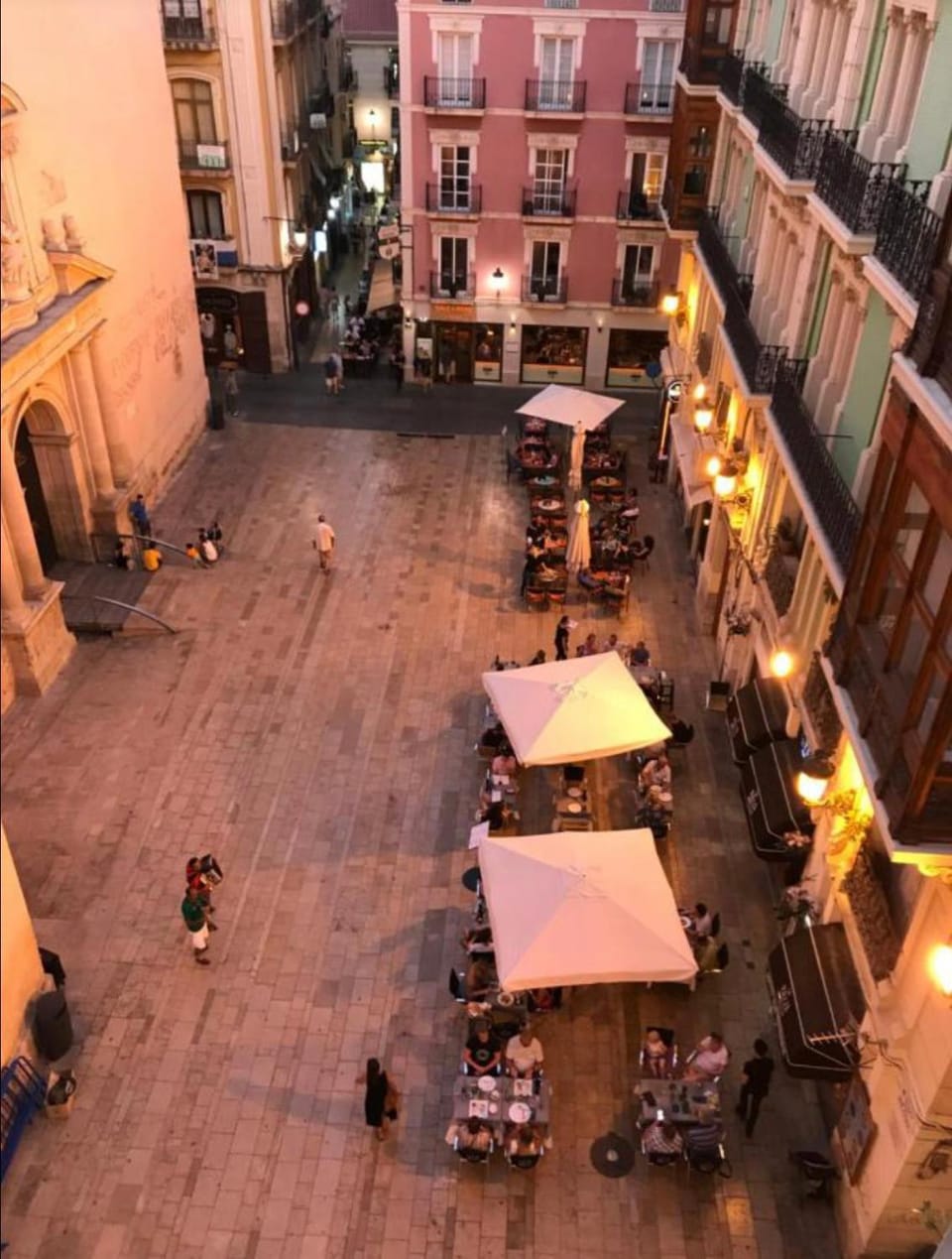 Restaurant/places to eat, City view