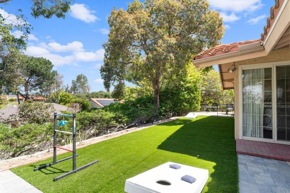 Home in San Diego! The Blue Leaf with 3bed 2bath, Golf, Large Yard! House in Rancho Bernardo