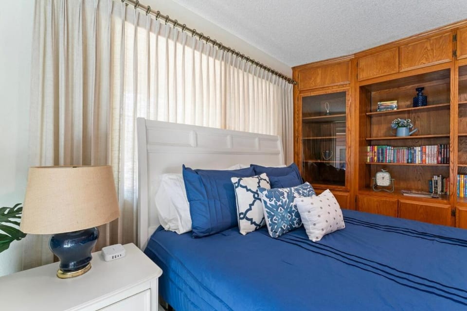 Home in San Diego! The Blue Leaf with 3bed 2bath, Golf, Large Yard! House in Rancho Bernardo