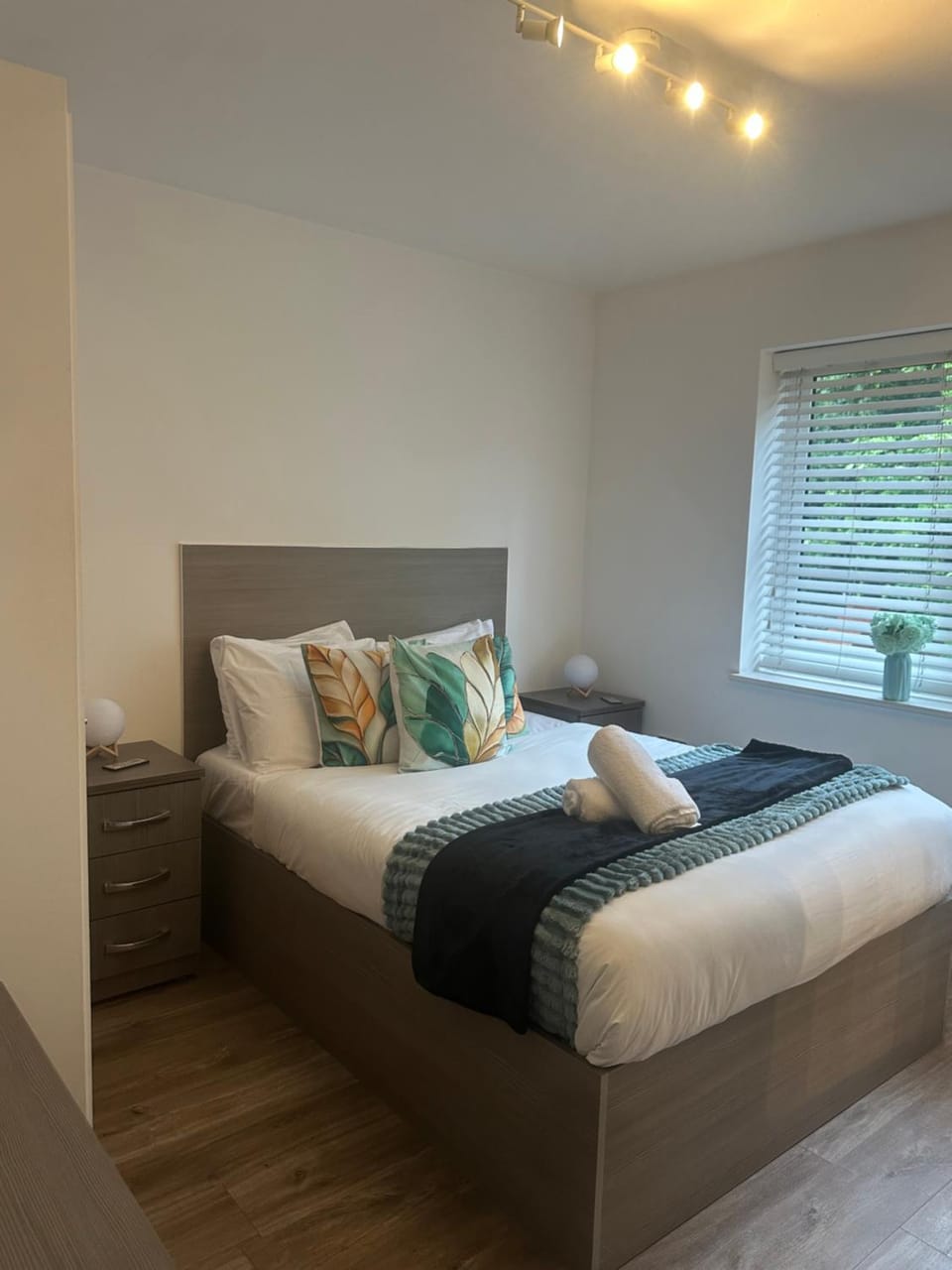 59 MINT DRIVE 2 Bedrooms with CAR Or Van PARK,WIFI,NETFLIX No Deposit Required Apartment in Birmingham