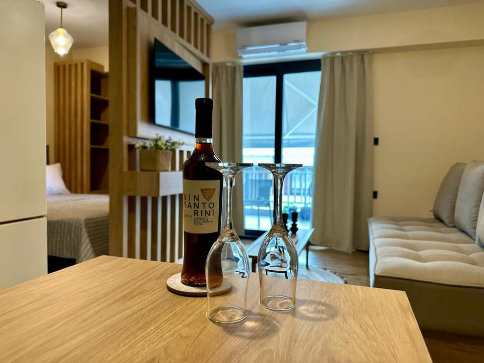 Seating area, Dining area, air conditioner