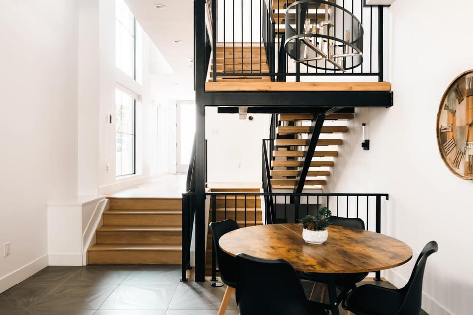 New Modern Luxe Stay - Roof Deck - Center of RiNo House in Denver