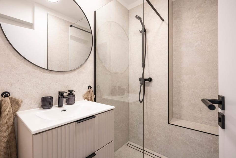 Shower, Bathroom, towels