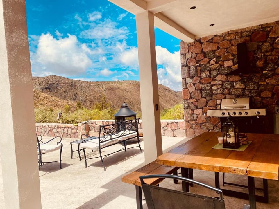 Balcony/Terrace, Mountain view