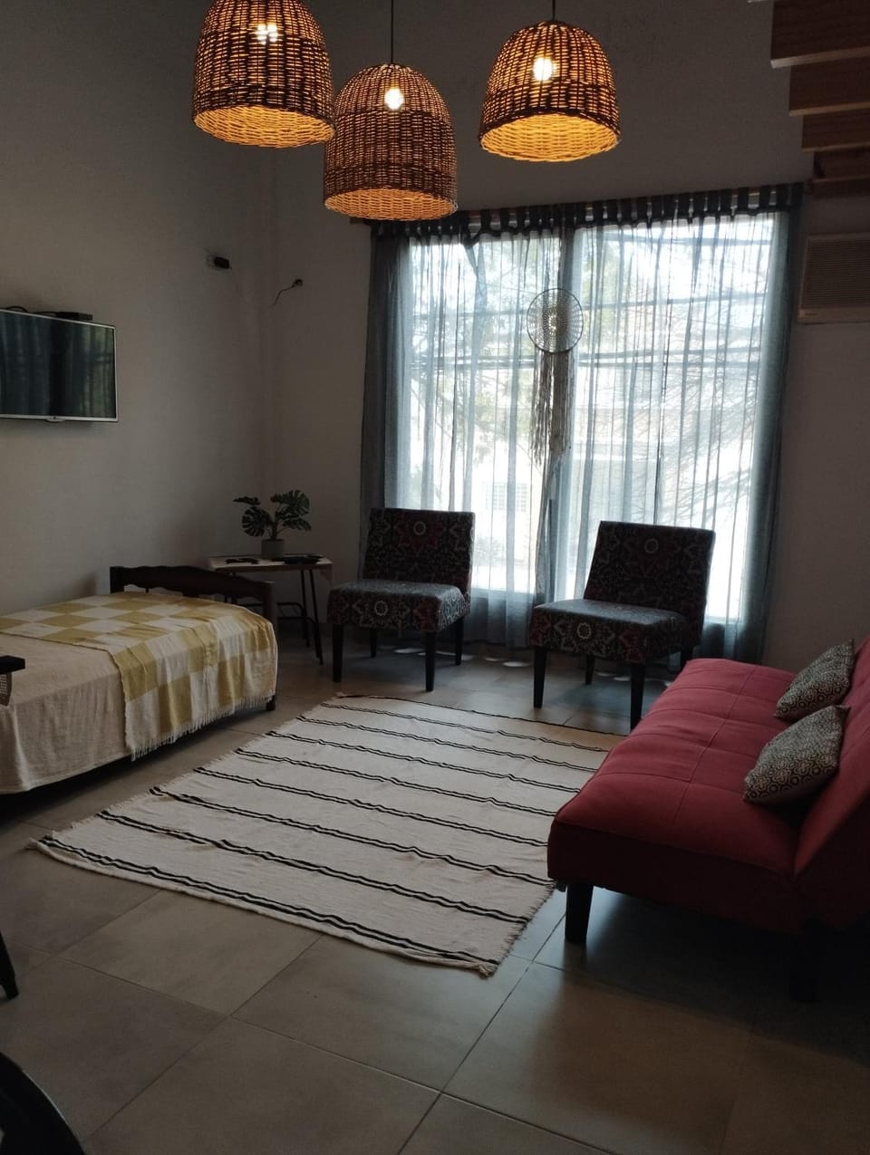 Bed, TV and multimedia, Living room, Photo of the whole room, Seating area