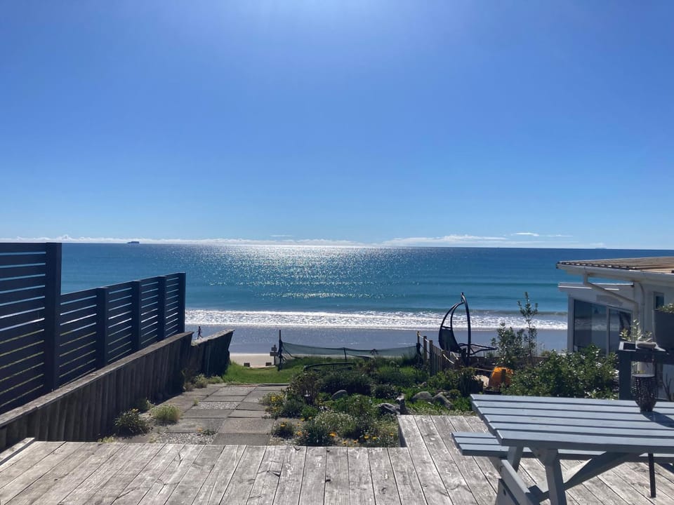 Beauty on the beach front House in Bay Of Plenty
