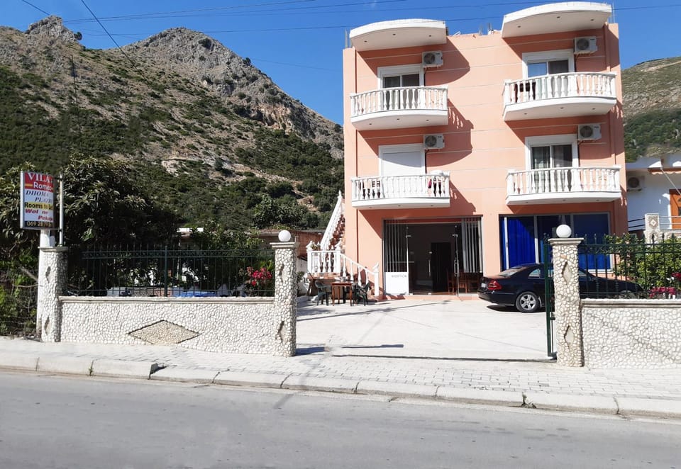 Property building, Neighbourhood, Mountain view, Street view