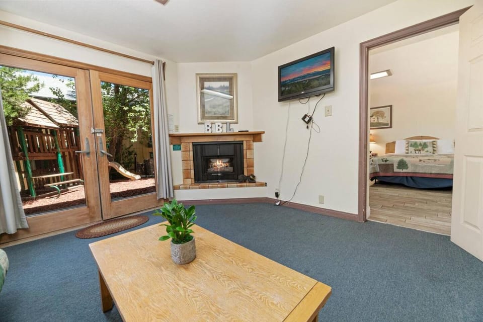 Living room, Seating area, Evening entertainment