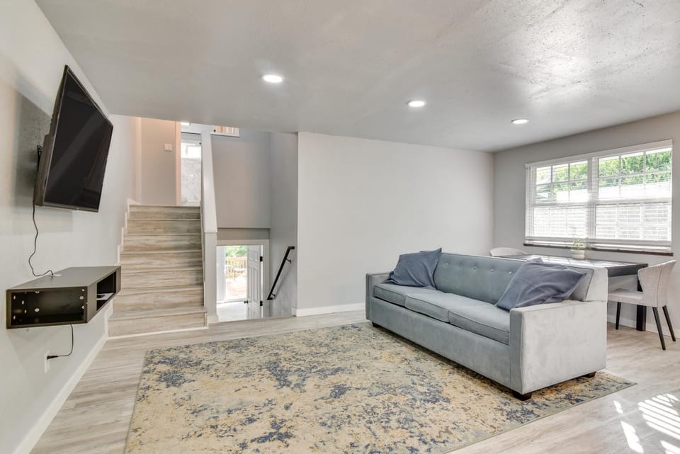 Walk to Dtwn Milwaukie Family Gem with Creek Access House in Milwaukie