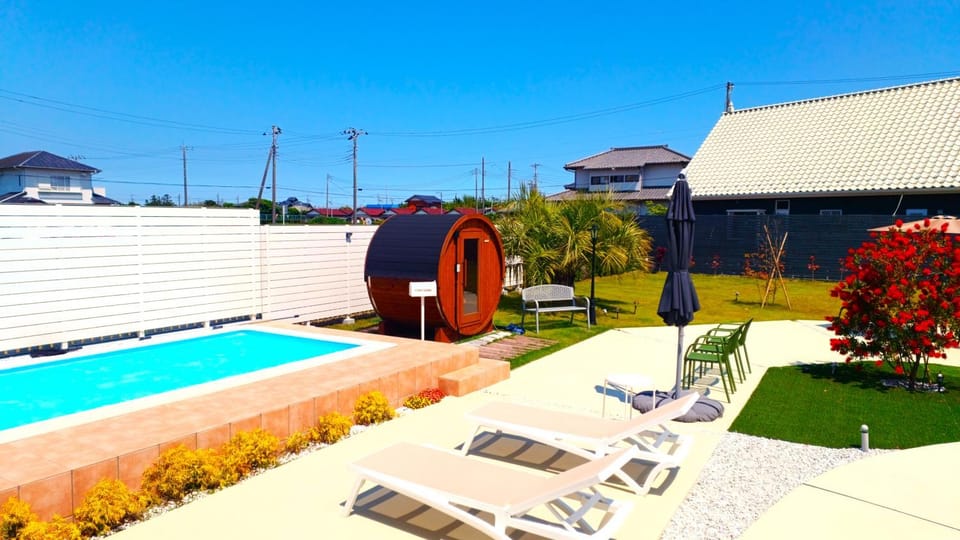 Swimming pool