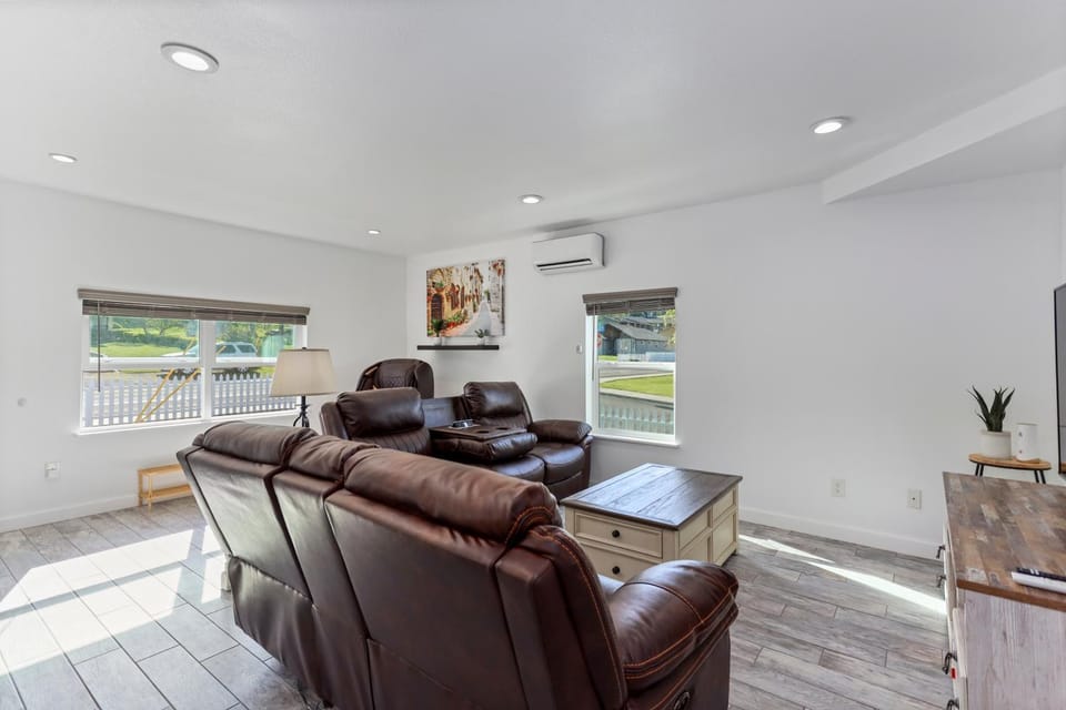 TV and multimedia, Living room, Seating area