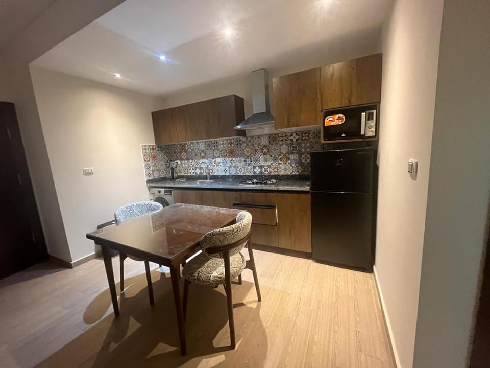 Kitchen or kitchenette, Dining area, stove