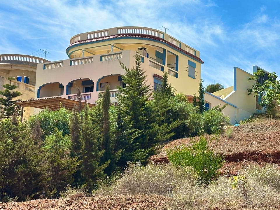 Property building, Day, Garden, Garden view