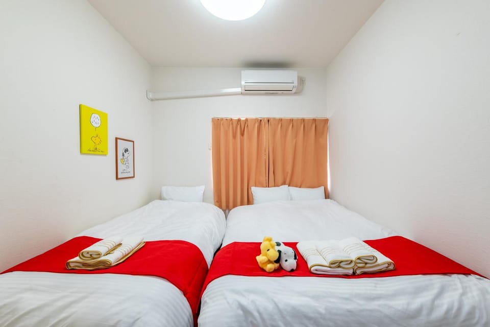 Bed, Photo of the whole room, Bedroom, towels, air conditioner