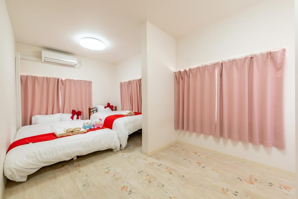 Bed, Photo of the whole room, Bedroom, air conditioner