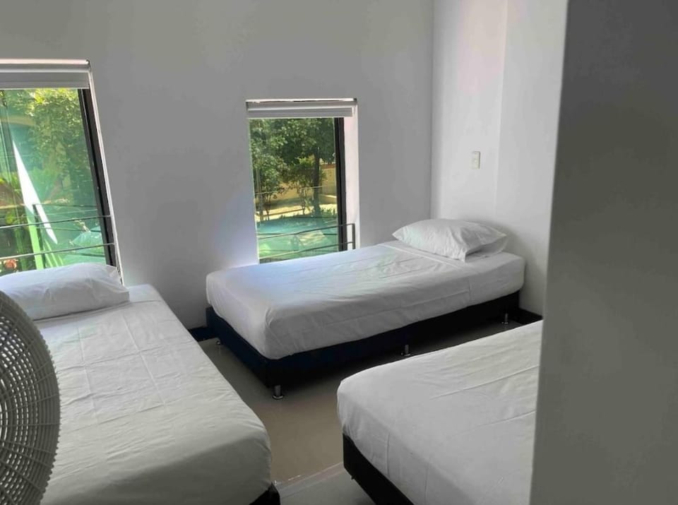 Apartamento con balcón y hamaca en zona rosa laureles 301 Apartment in Medellin