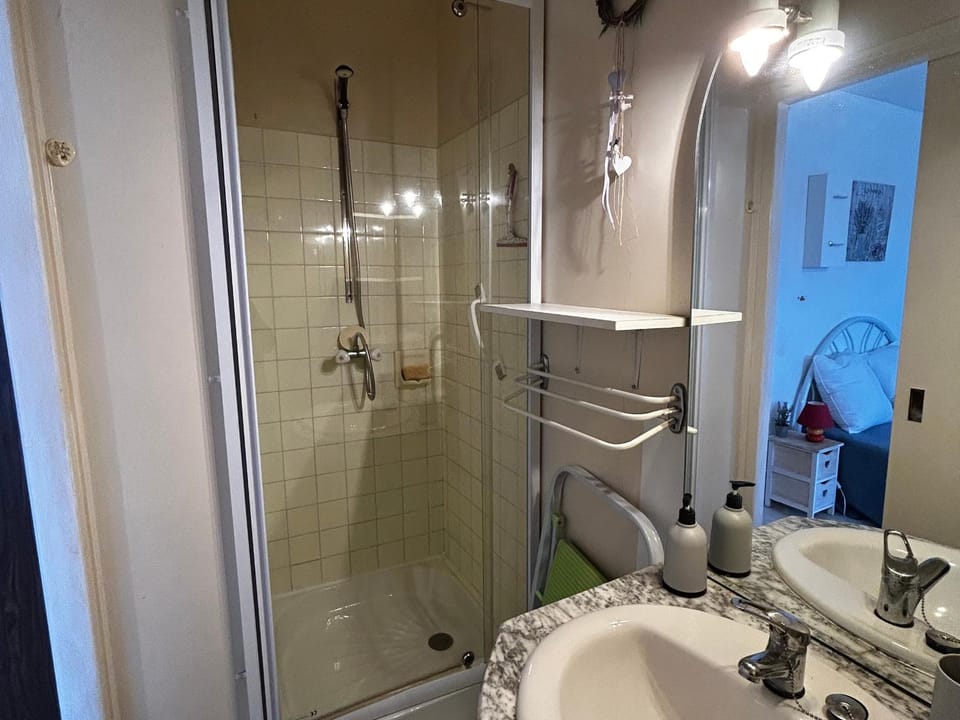 Studio en centre-ville avec WIFI, proche thermes - FR-1-541-174 Apartment in Nouvelle-Aquitaine