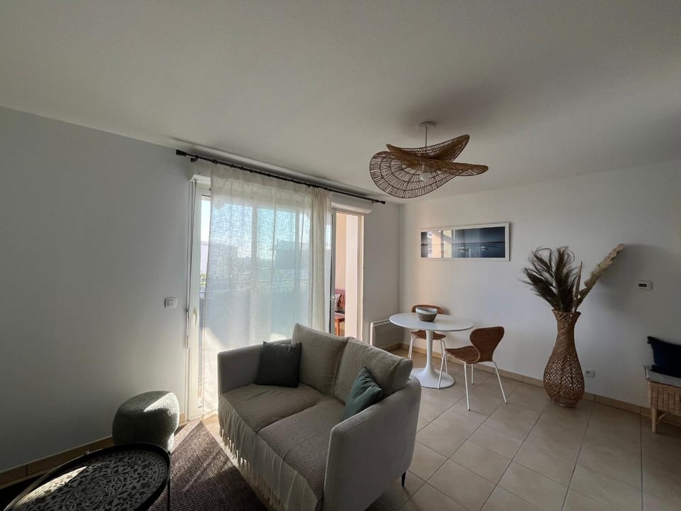 T2 lumineux en centre-ville avec balcon et parking sécurisé - FR-1-319-612 Apartment in La Teste-de-Buch