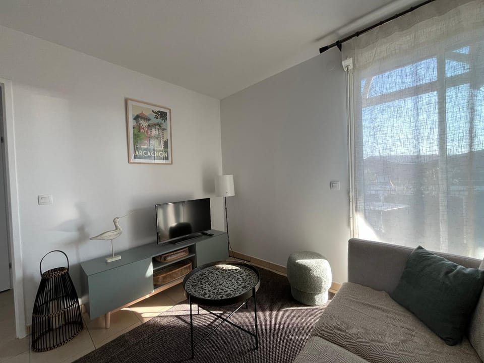 T2 lumineux en centre-ville avec balcon et parking sécurisé - FR-1-319-612 Apartment in La Teste-de-Buch