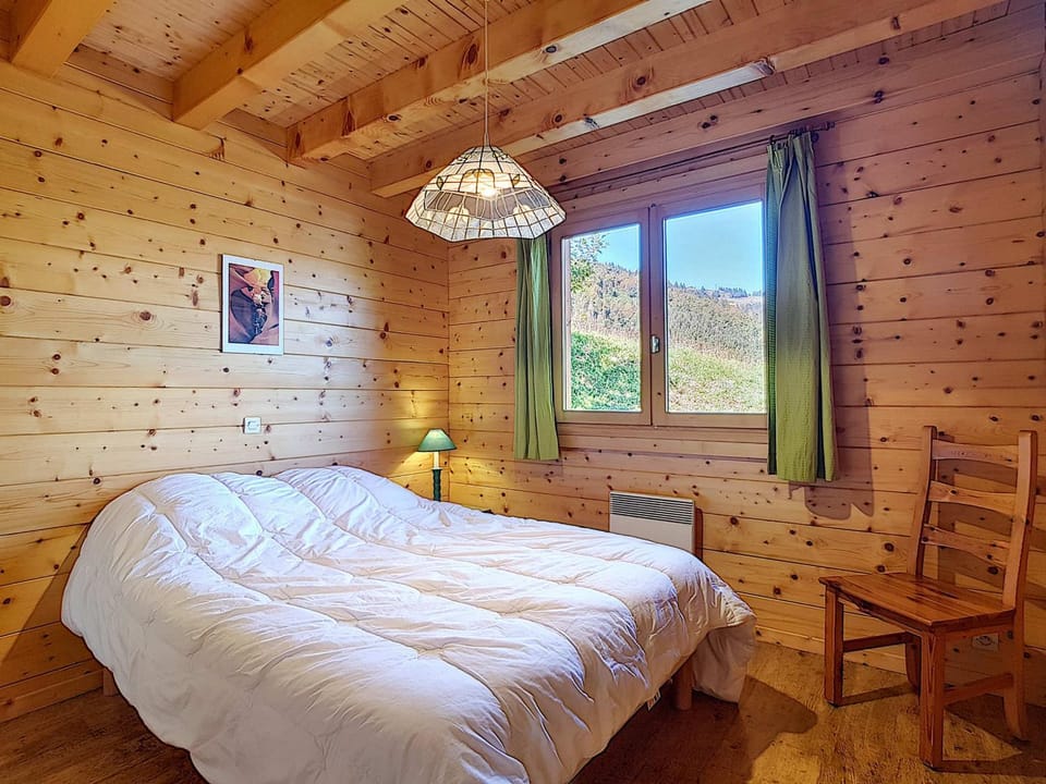 Demi-chalet 6 pers à La Clusaz avec WiFi, animaux admis et parking - FR-1-818-102 Apartment in Manigod