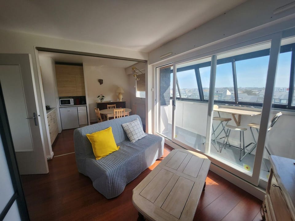 Grand studio 40m² avec coin nuit, vue mer et port, parking privé - FR-1-746-29 Apartment in Courseulles-sur-Mer