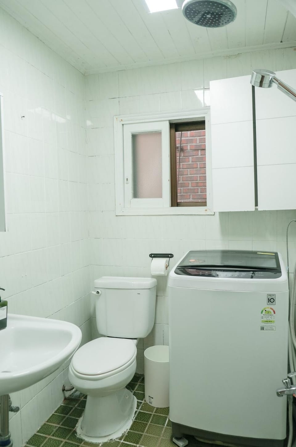 Toilet, washing machine