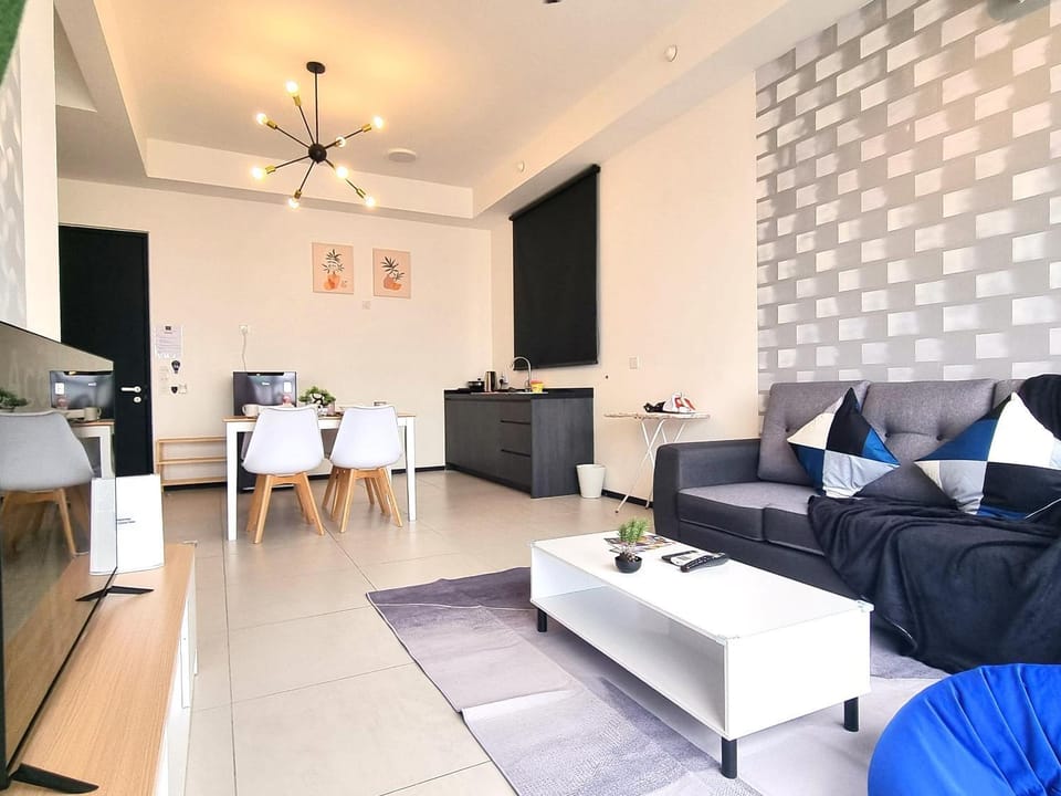 TV and multimedia, Kitchen or kitchenette, Living room, Seating area