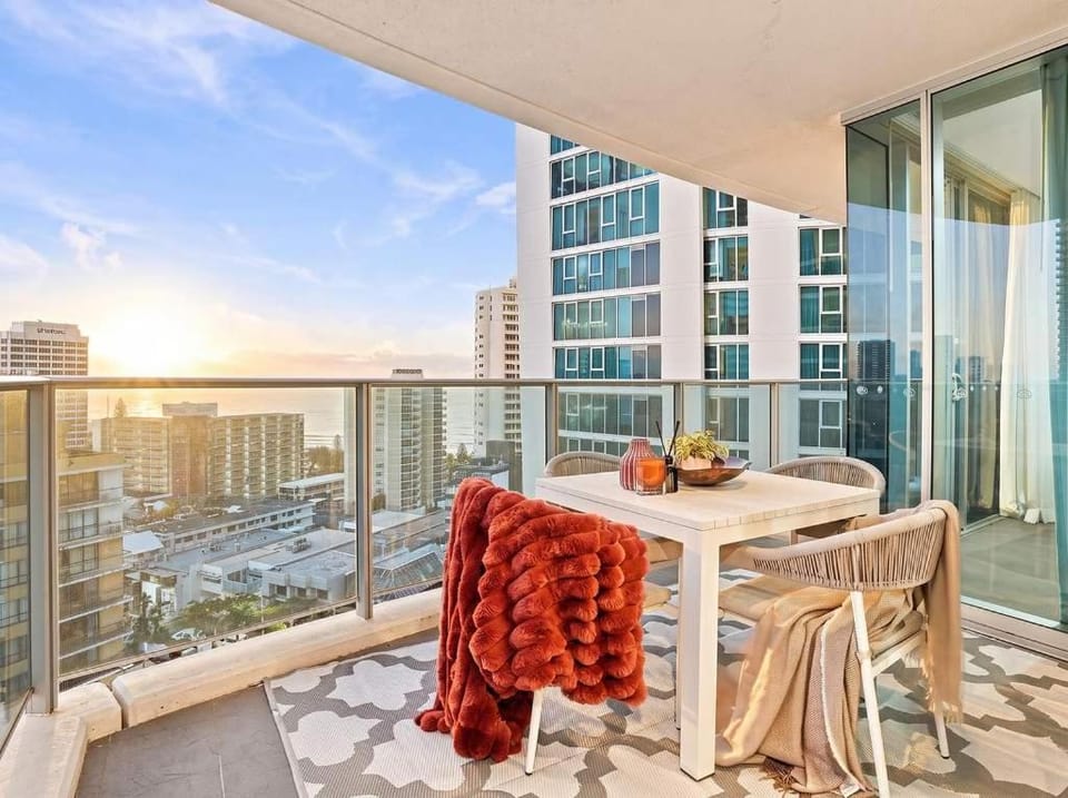 Vogue Suite Surfers, 2BR Ocean View, Hilton Boulevard Apartment in Surfers Paradise Boulevard