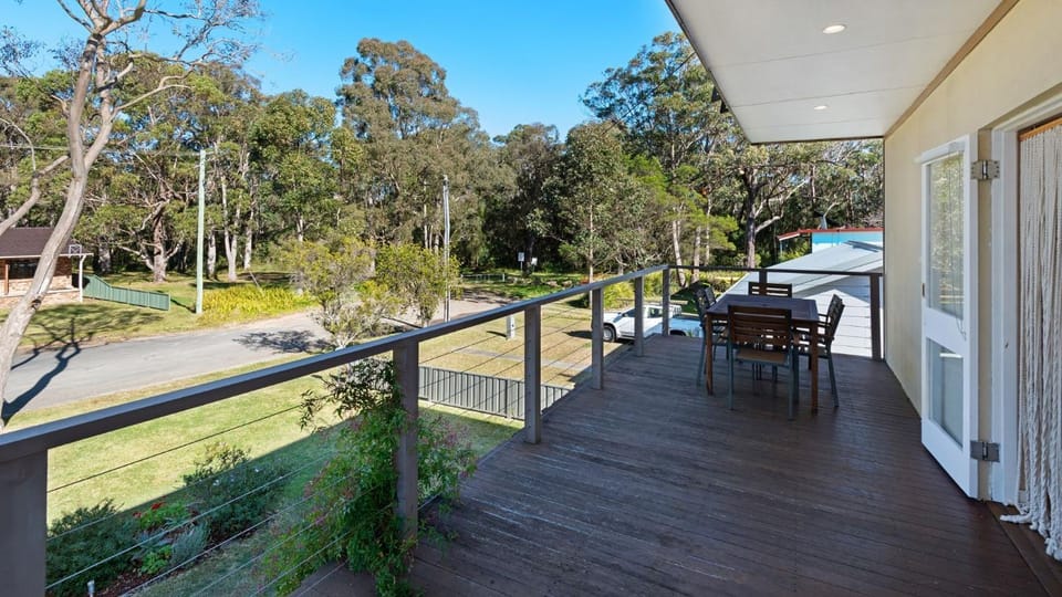 Beecroft Street Retreat by Book Jervis Bay - Free Wifi, Linen & Pet Friendly House in Huskisson