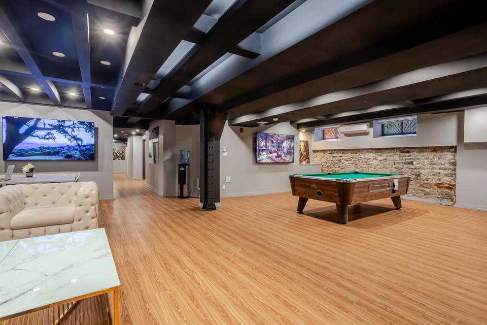 Billiard, TV and multimedia, Seating area