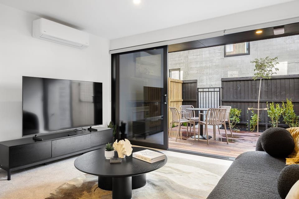 Patio, Communal lounge/ TV room, TV and multimedia, Balcony/Terrace, Living room, Seating area, Evening entertainment