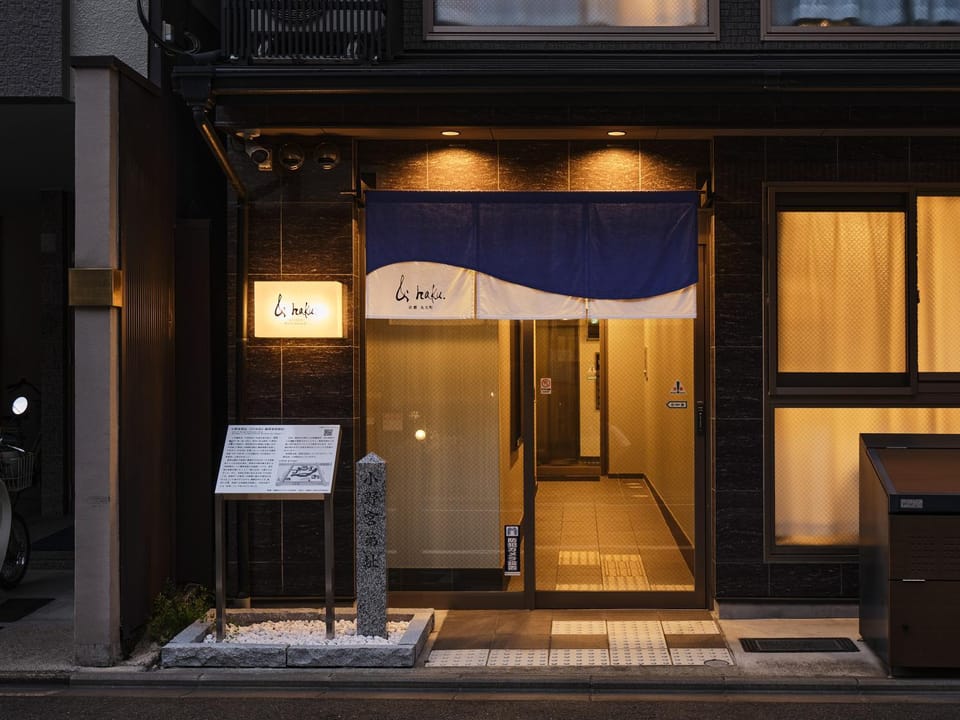 Facade/entrance, Night
