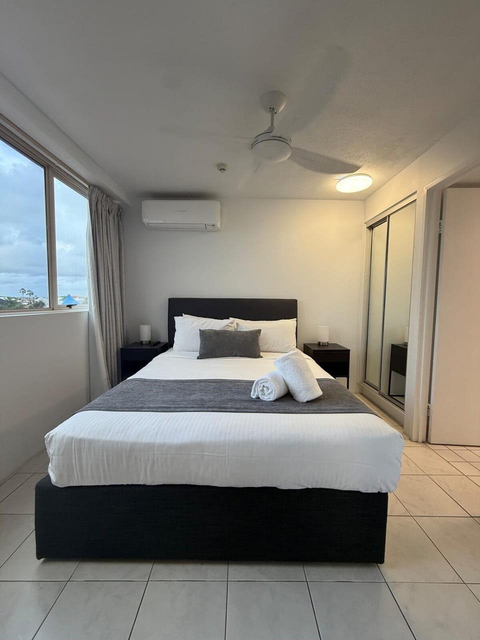 Bed, Photo of the whole room, towels