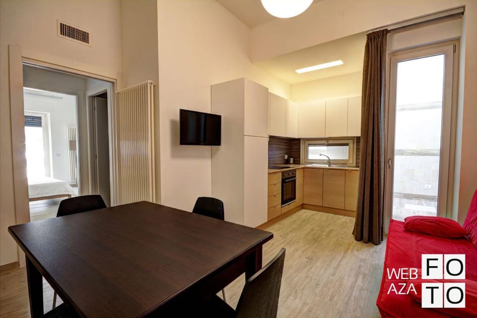 Bed, Day, Summer, TV and multimedia, Balcony/Terrace, Kitchen or kitchenette, Living room, Seating area, Dining area, Bedroom, On site